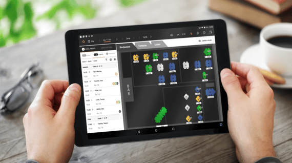 Tablet che mostra la pianta interattiva dei tavoli